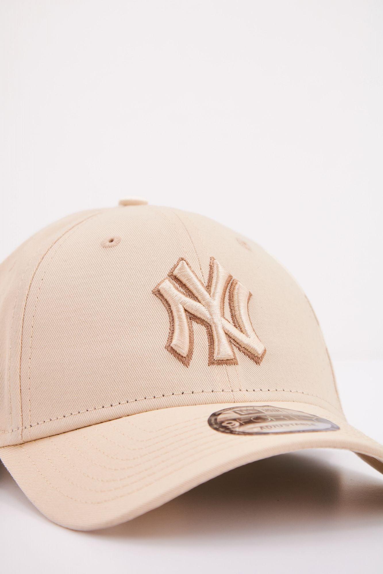 NEW ERA NEW YORK YANKEES LTCTTA en color BEIS (4)