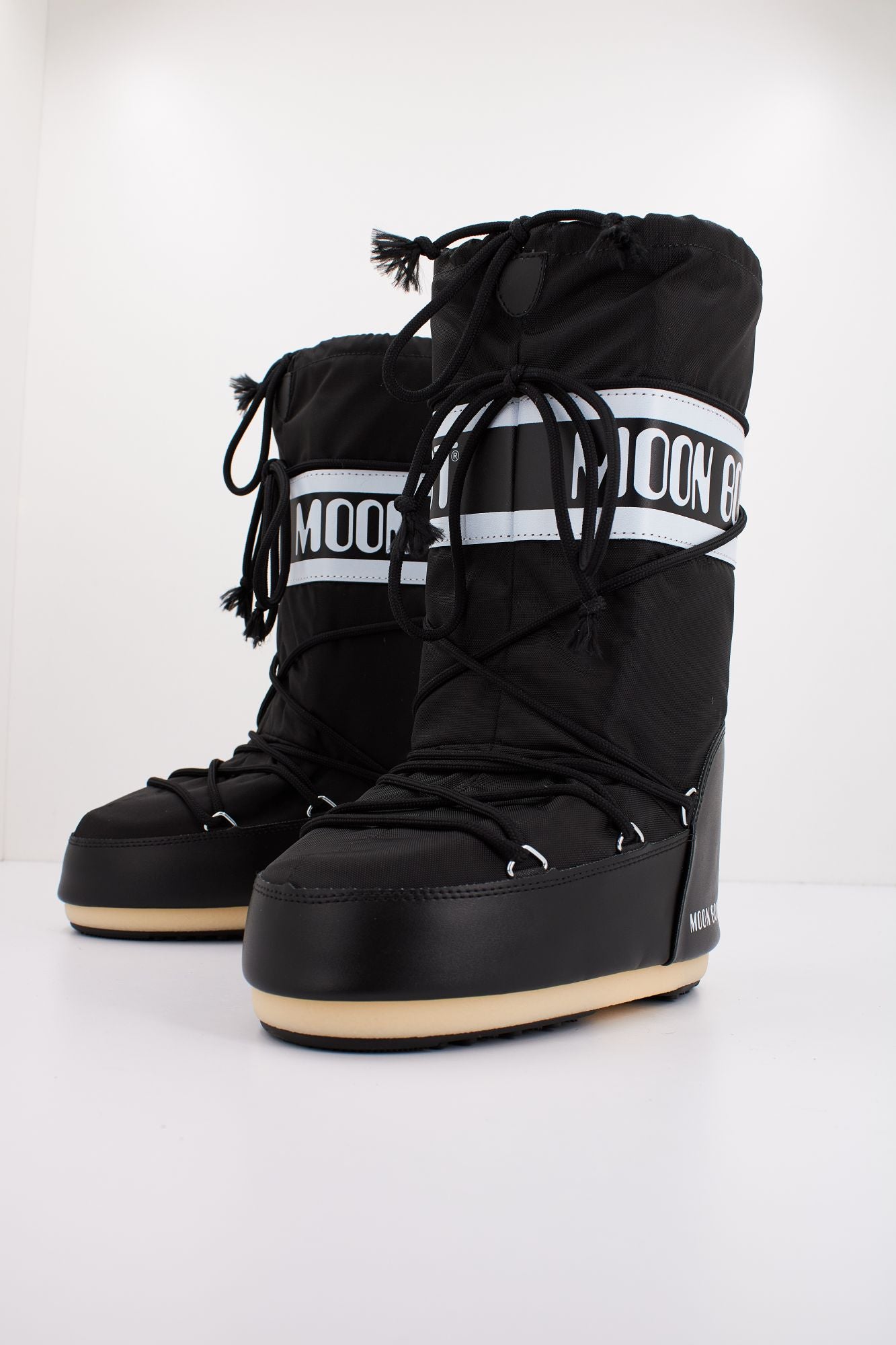 MOON BOOT ICON NYLON en color NEGRO (2)