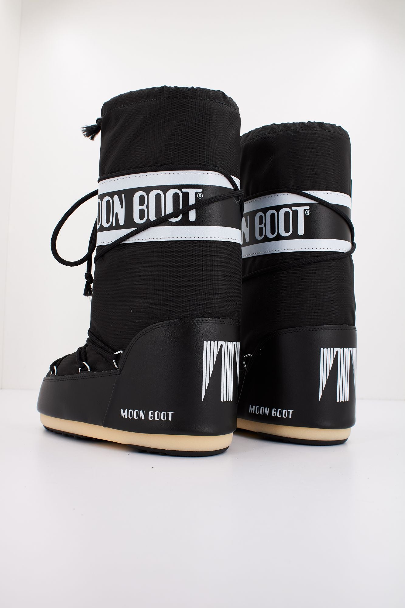 MOON BOOT ICON NYLON en color NEGRO (3)