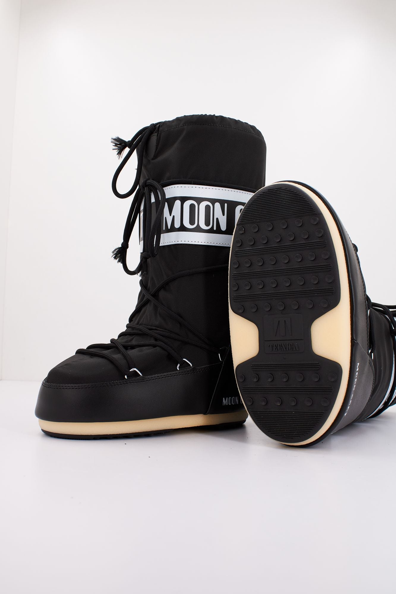 MOON BOOT ICON NYLON en color NEGRO (4)