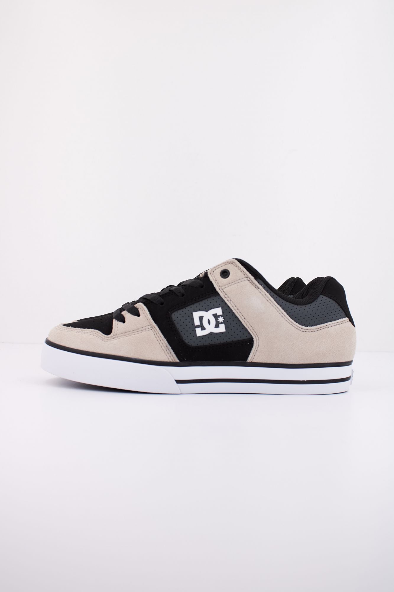 DC PURE M SHOE en color BEIS (1)