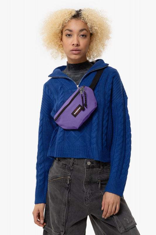 EASTPAK  SPRINGER PETAL en color VIOLETA (1)