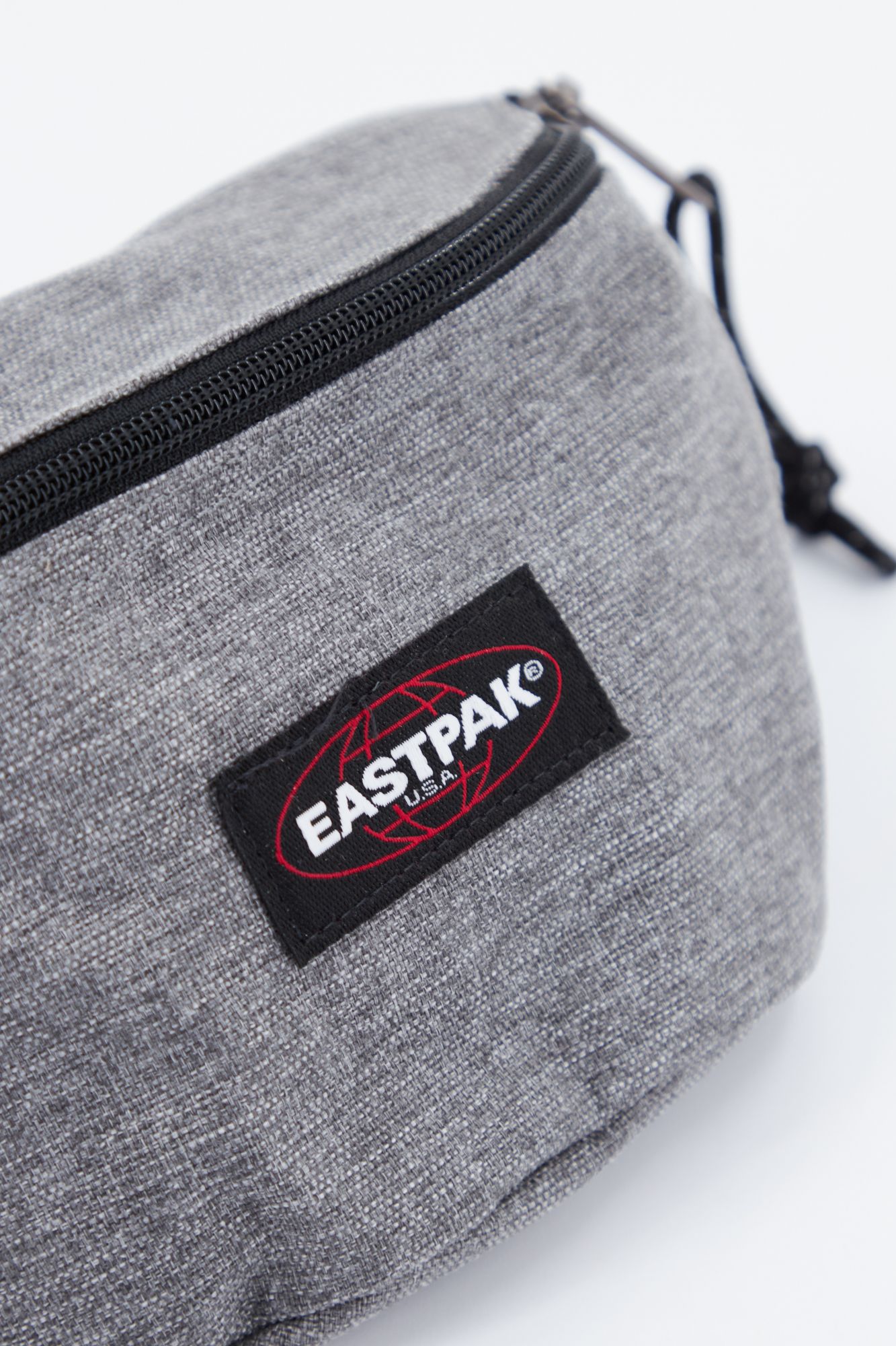 EASTPAK EK074363  en color GRIS (3)