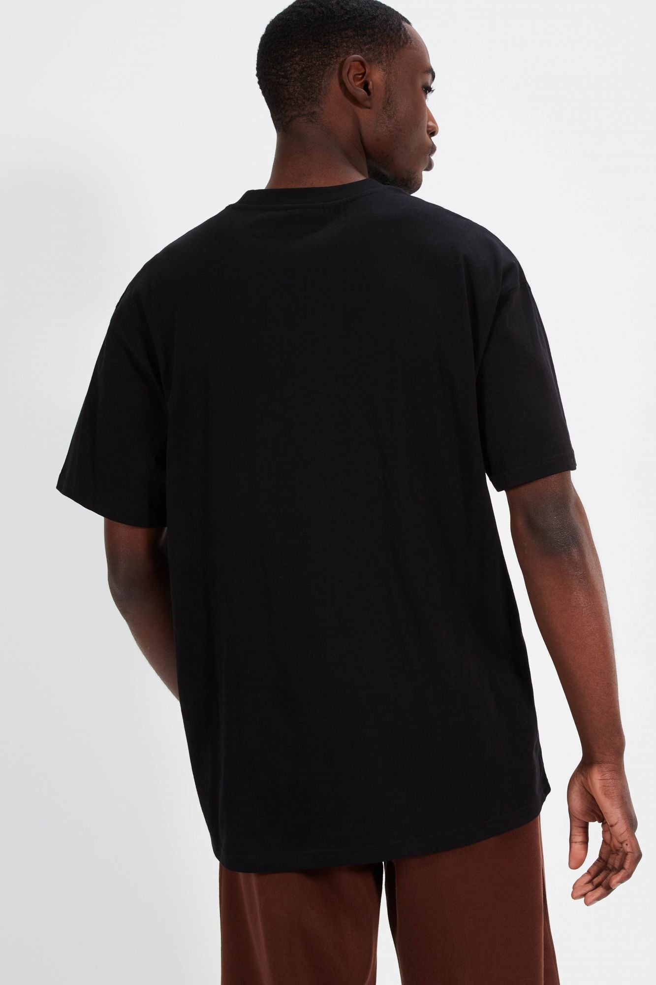 ELLESSE KEM TEE en color NEGRO (3)