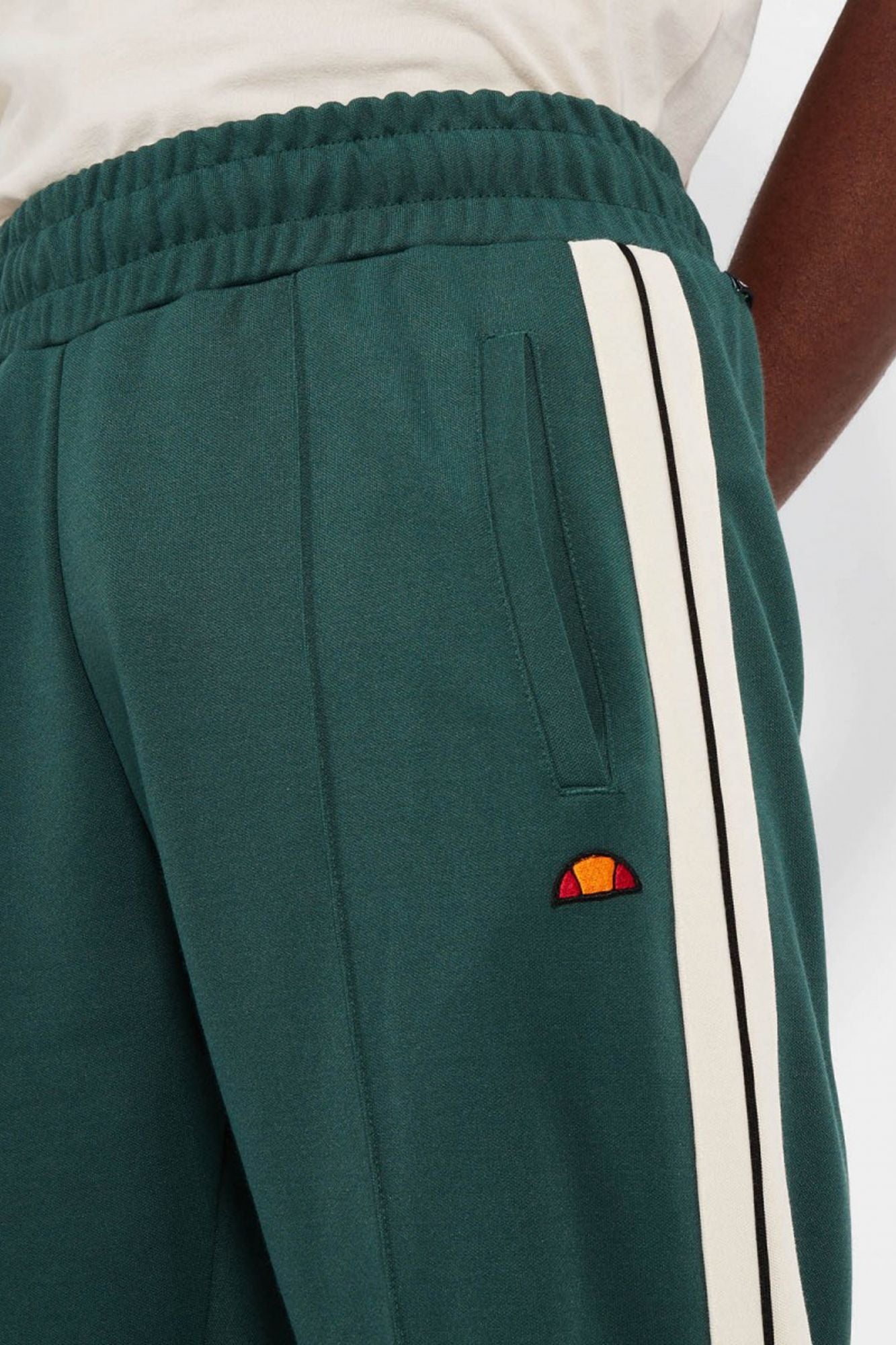 ELLESSE LUXOR TRACK PANT en color VERDE (4)