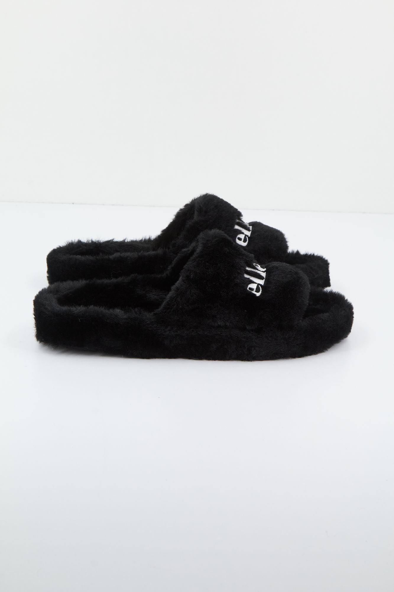 ELLESSE FILIPPO SLIPPER en color NEGRO (2)