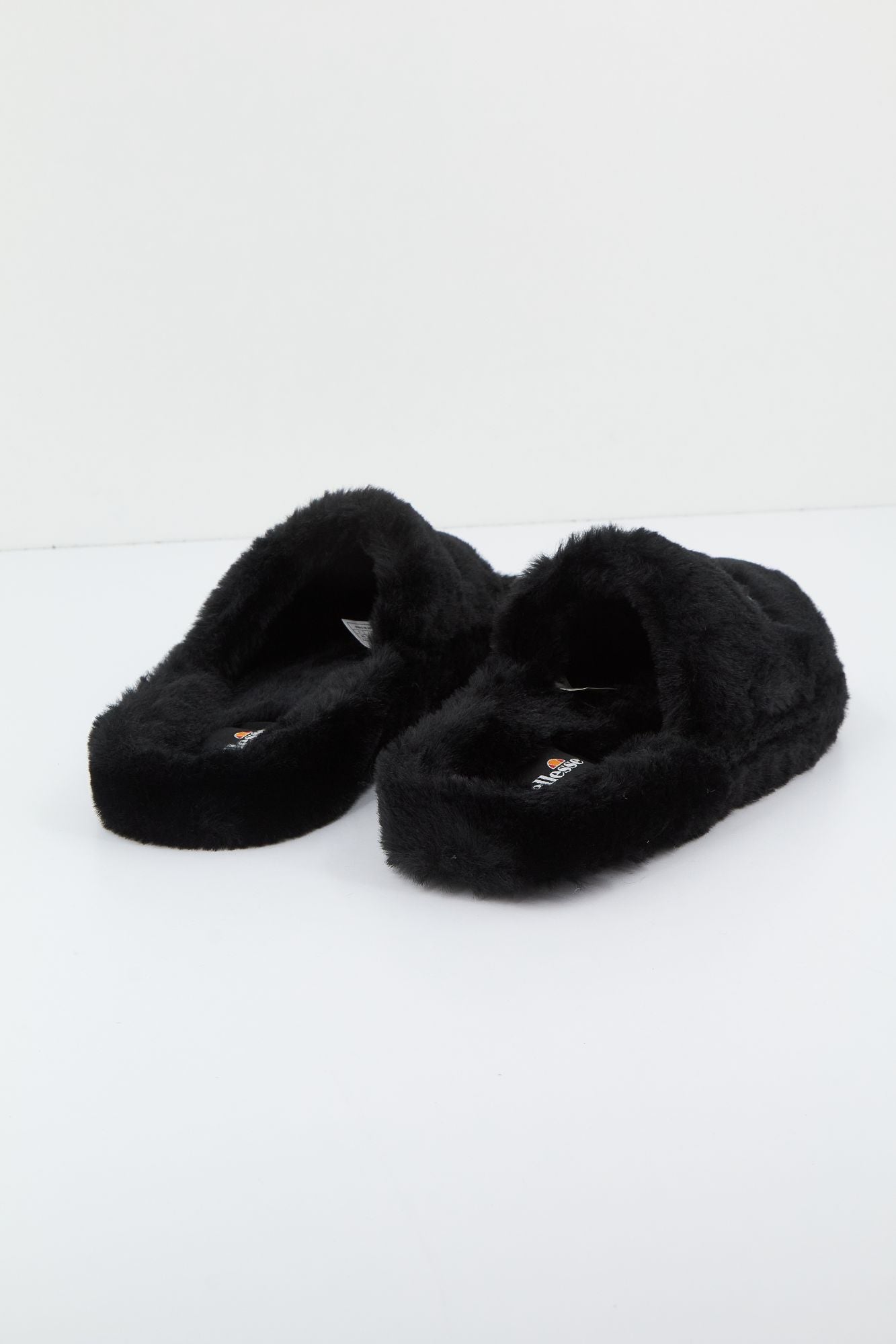 ELLESSE FILIPPO SLIPPER en color NEGRO (3)