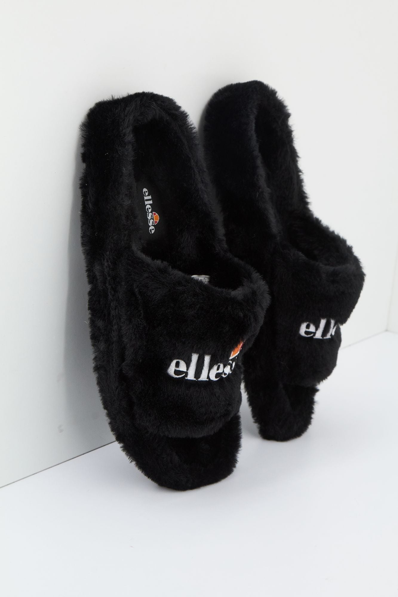 ELLESSE FILIPPO SLIPPER en color NEGRO (4)