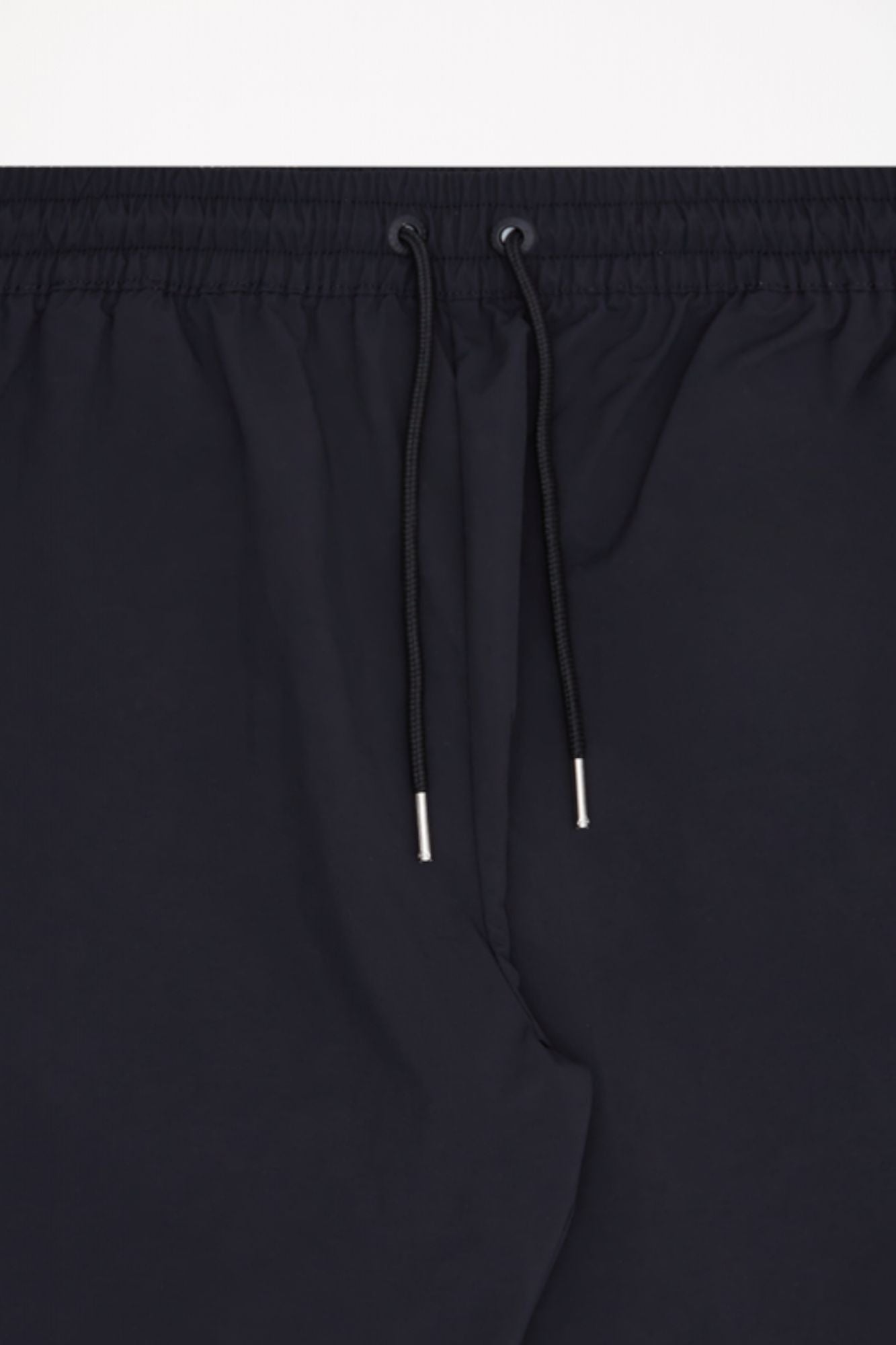 ELLESSE TERRONI SHORT 8 INCH en color NEGRO (3)