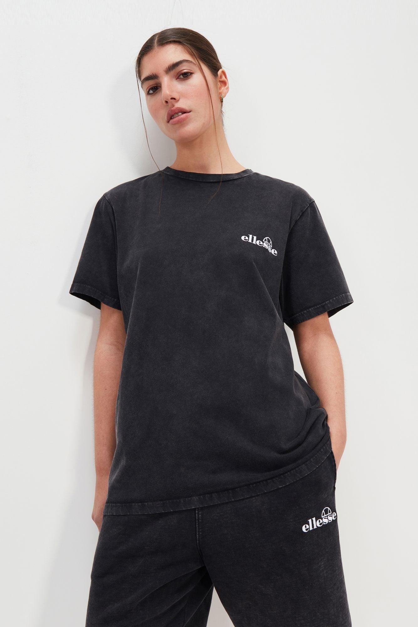 ELLESSE MESMERY TEE en color NEGRO (1)