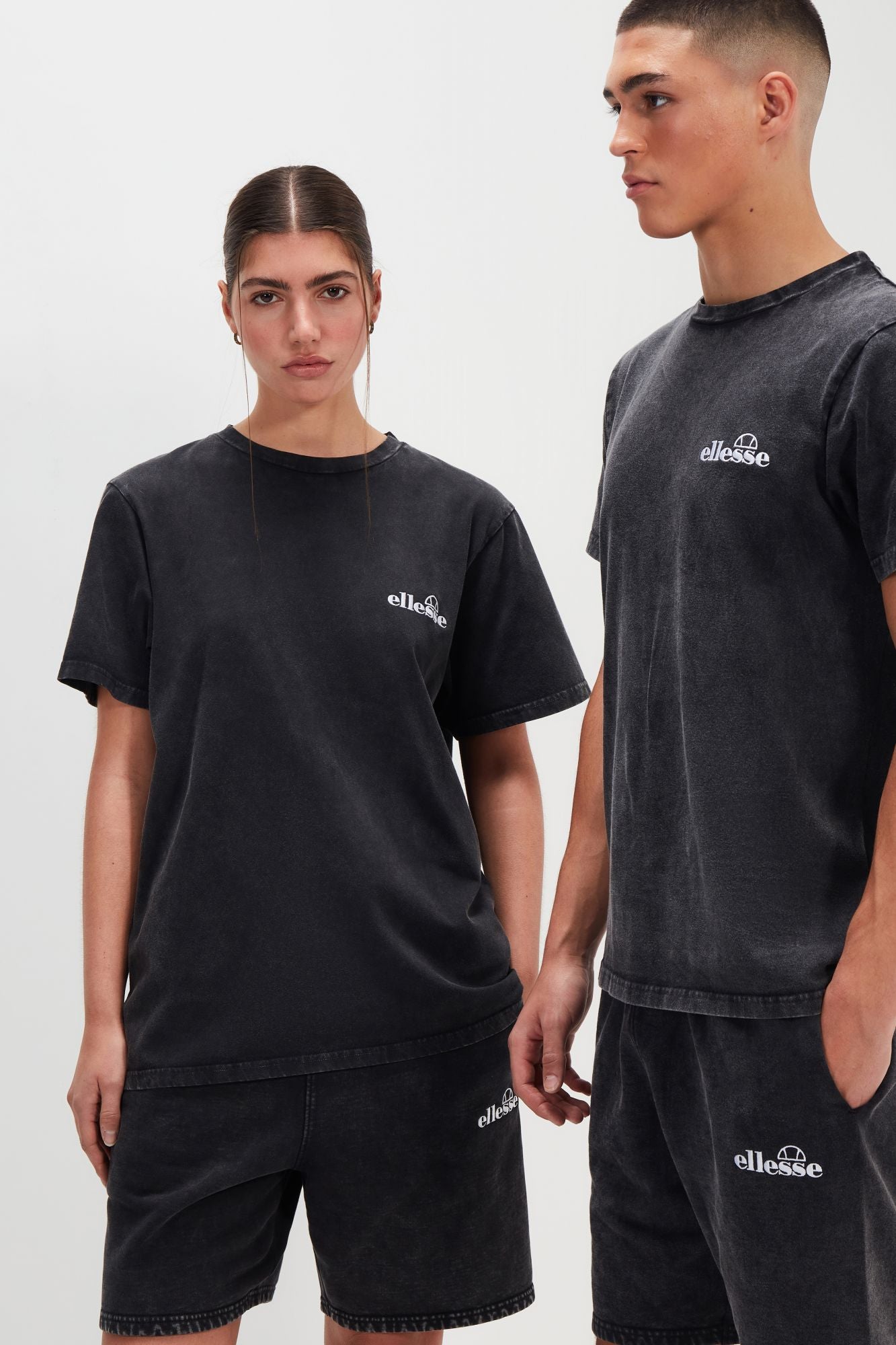 ELLESSE MESMERY TEE en color NEGRO (3)