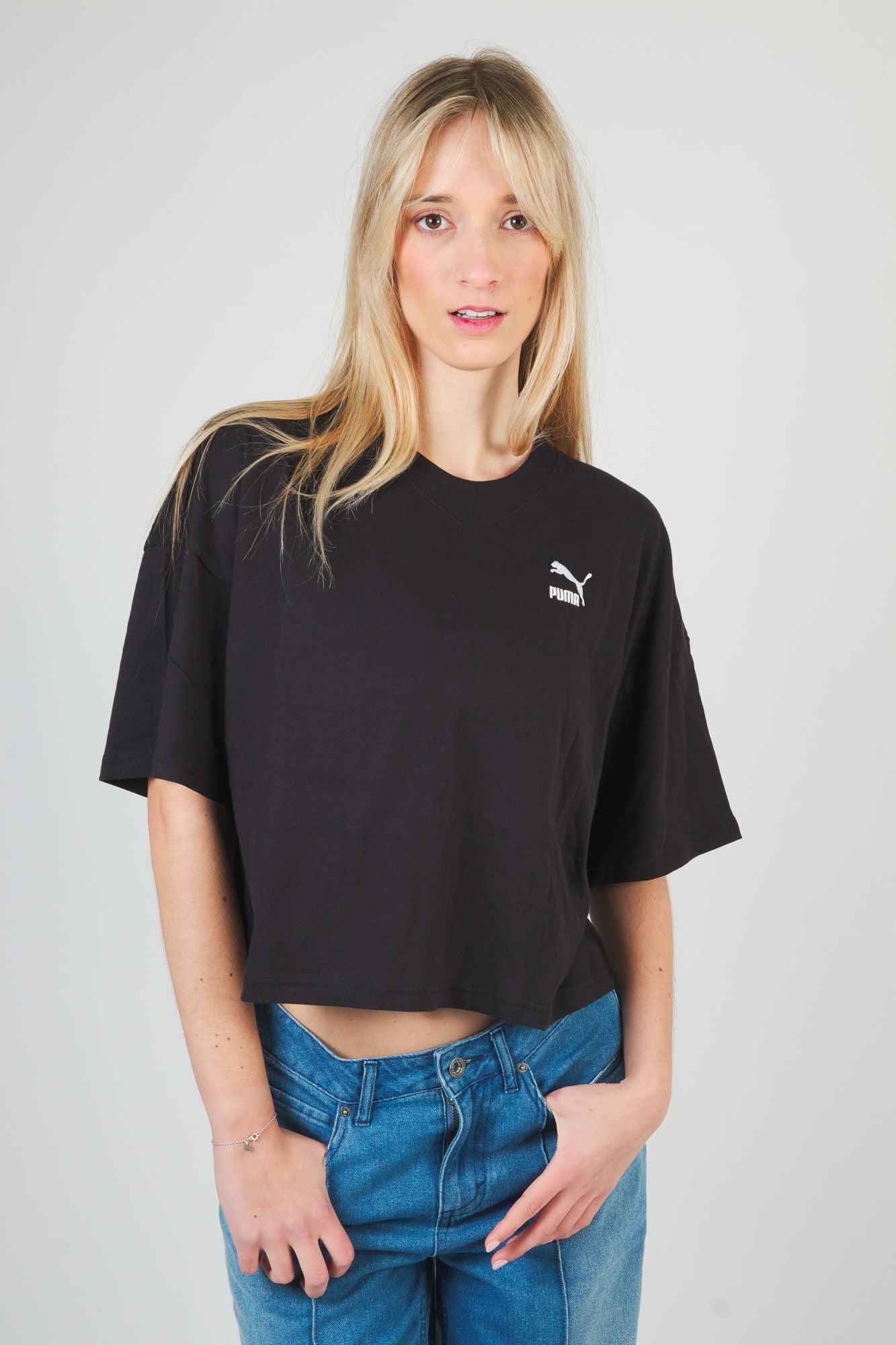 PUMA CLASSICS OVERSIZED T en color NEGRO (1)