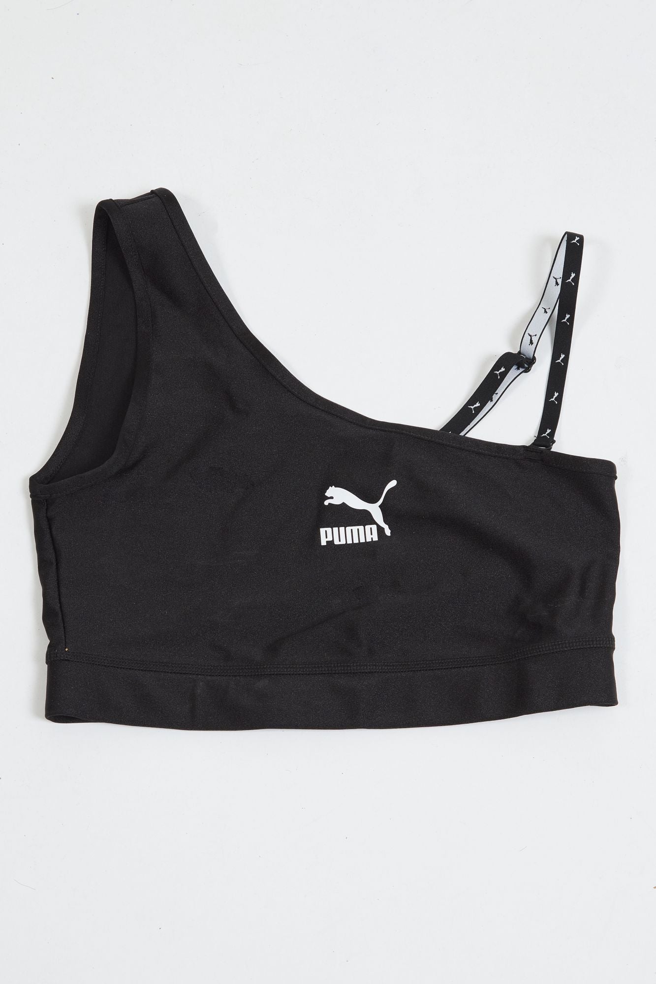 PUMA DARE TO CROP TOP en color NEGRO (2)