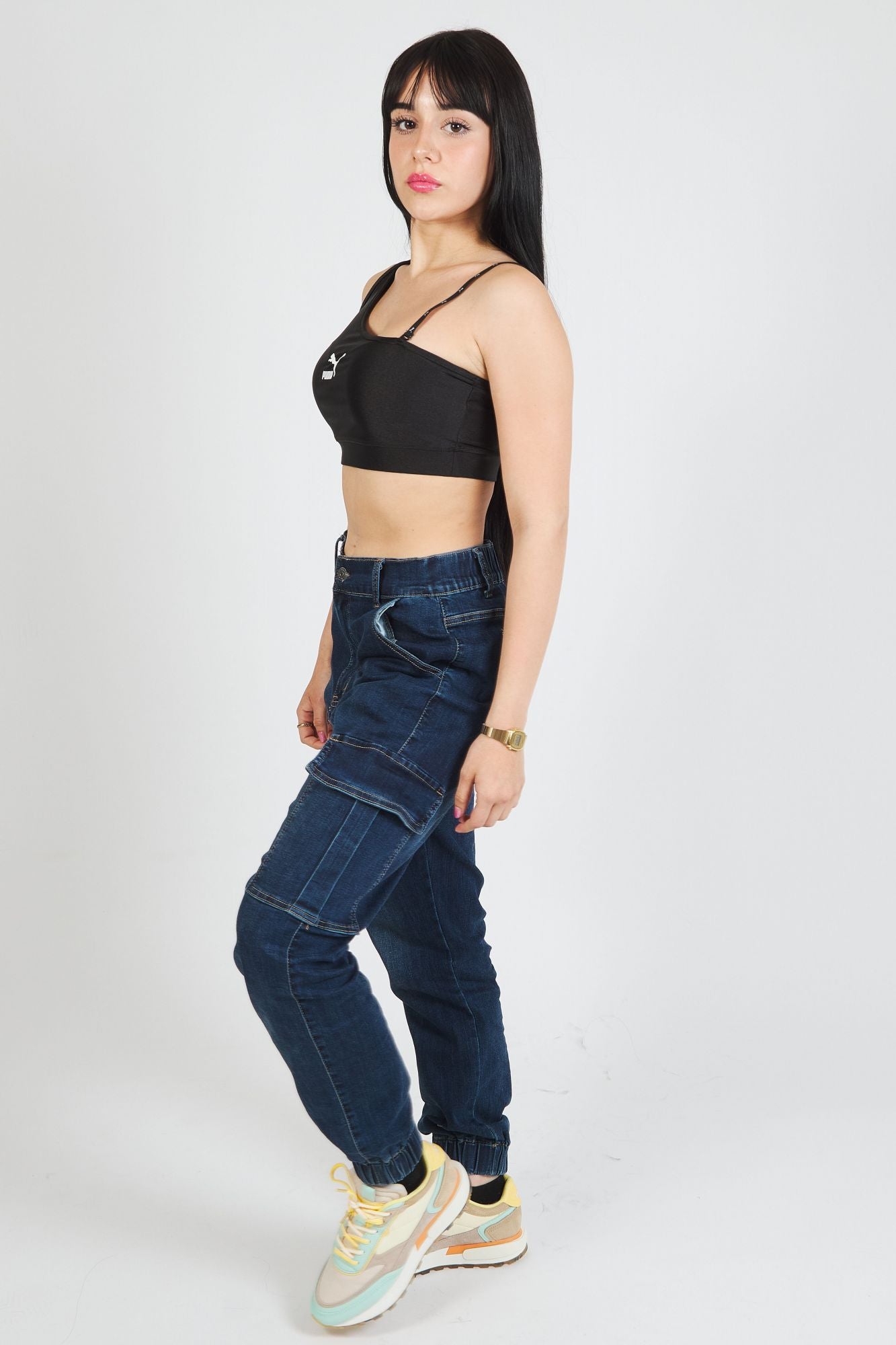 PUMA DARE TO CROP TOP en color NEGRO (3)