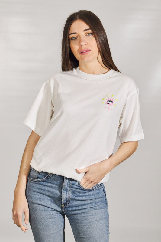 PUMA RELAXED GRAPHIC TEE en color BLANCO (1)