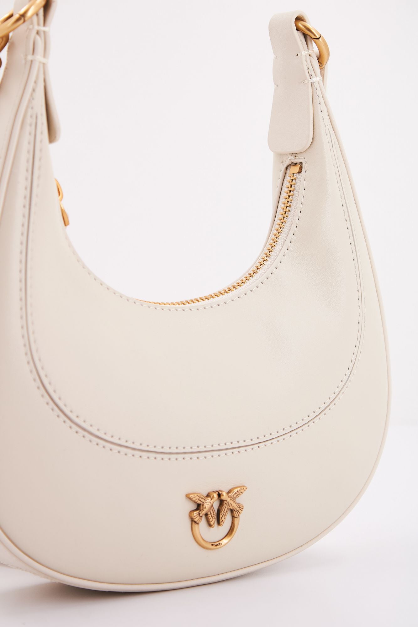 PINKO BRIOCHE HOBO MINI en color BLANCO (4)