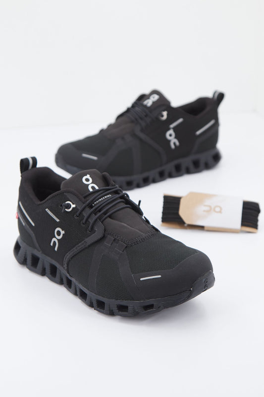 ON RUNNING CLOUD 5 WATERPROOF en color NEGRO (1)