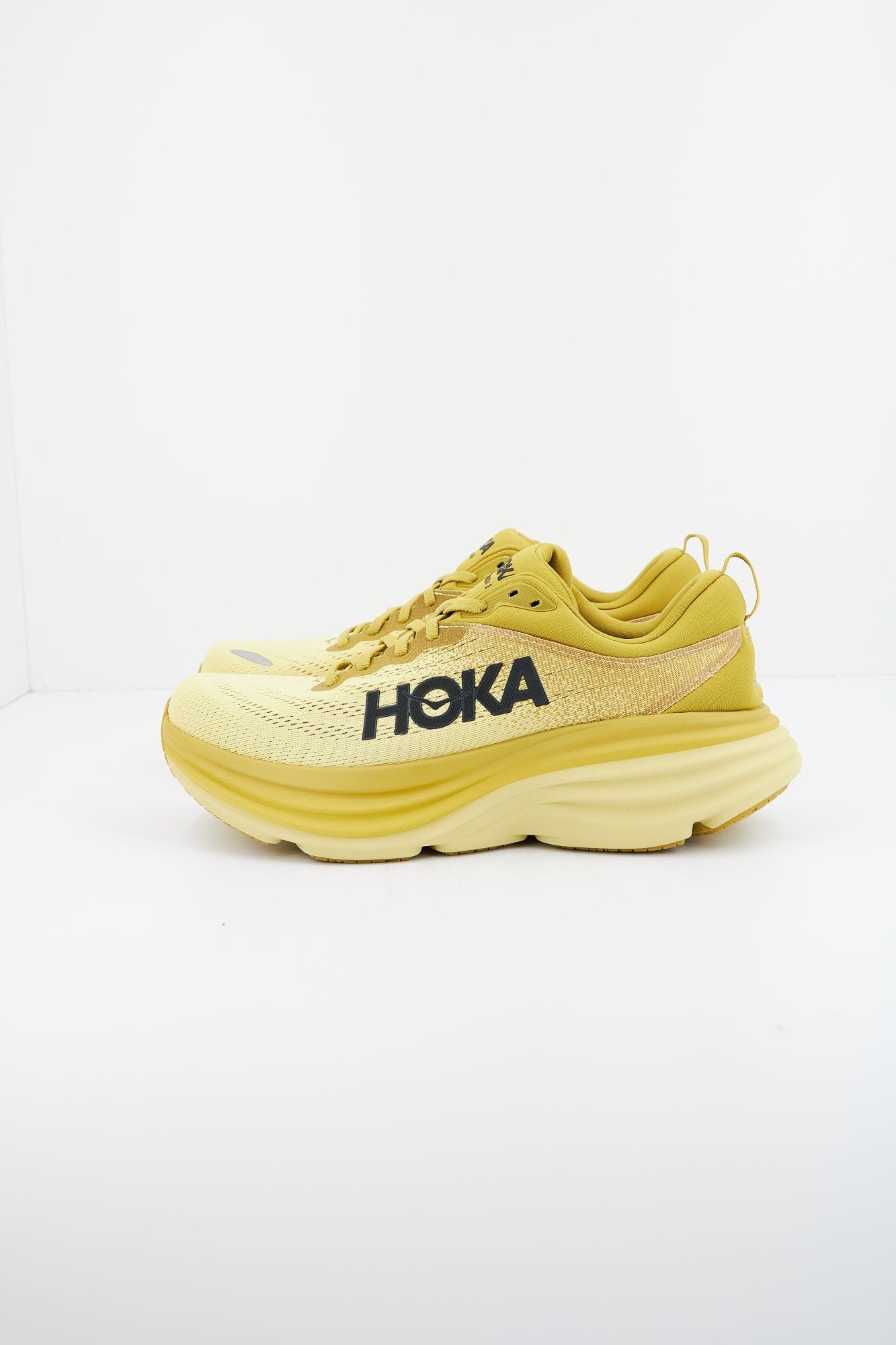 HOKA M BONDI 8 en color AMARILLO (1)