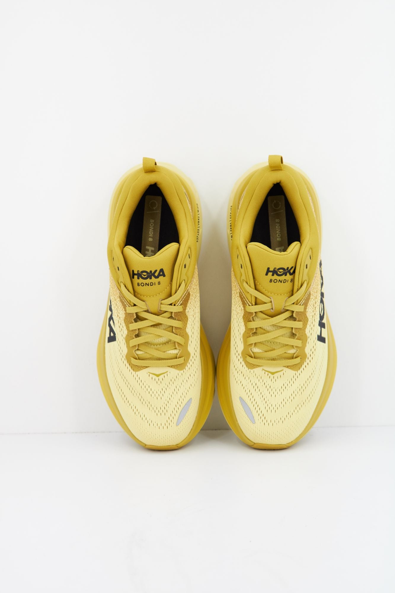 HOKA M BONDI 8 en color AMARILLO (2)