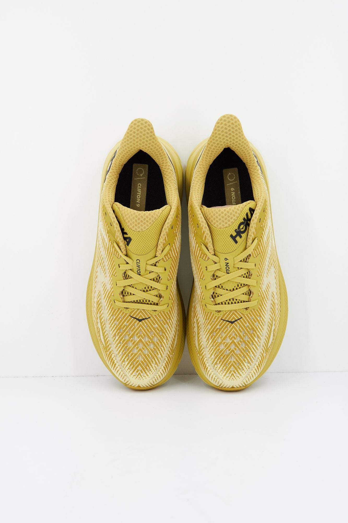 HOKA M CLIFTON 9 en color AMARILLO (2)