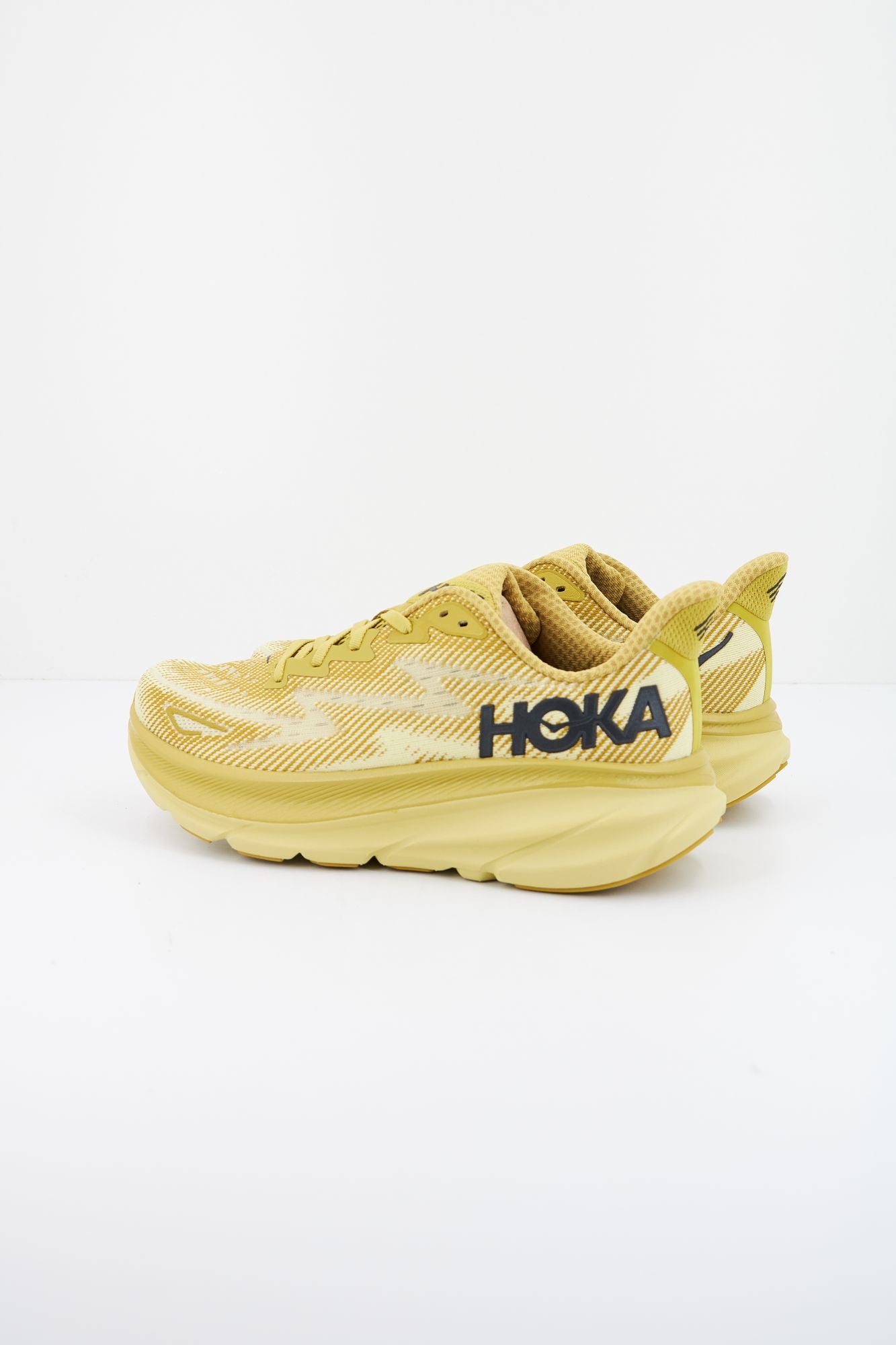 HOKA M CLIFTON 9 en color AMARILLO (3)