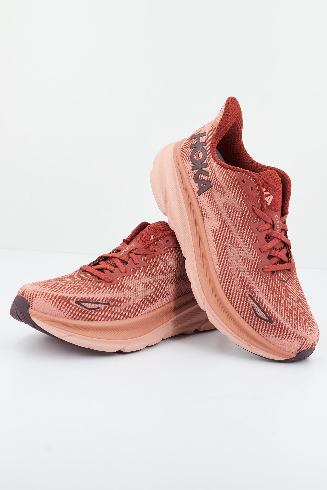 HOKA M CLIFTON 9 en color ROSA (1)