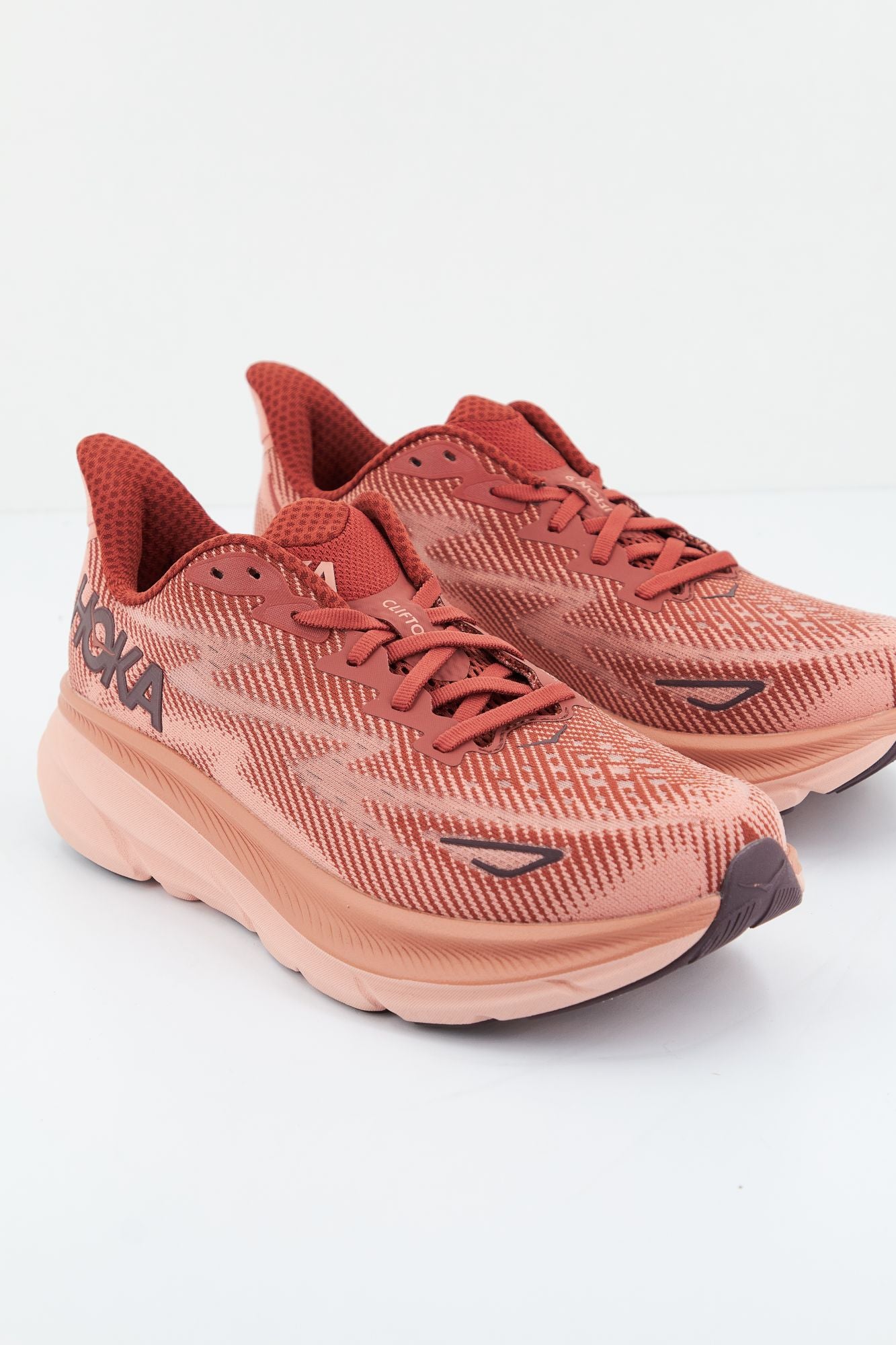 HOKA M CLIFTON 9 en color ROSA (2)