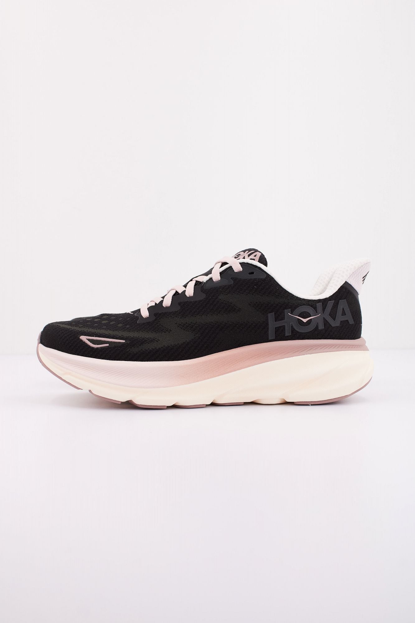 HOKA CLIFTON 9 en color NEGRO (1)