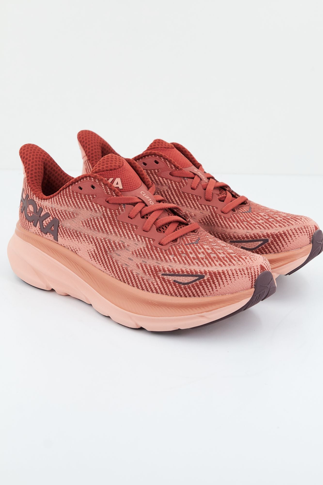 HOKA W CLIFTON 9 en color ROSA (1)