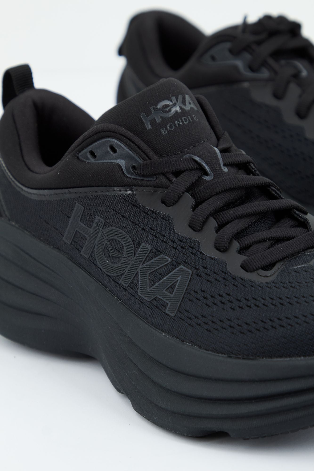 HOKA W BONDI 8 en color NEGRO (4)