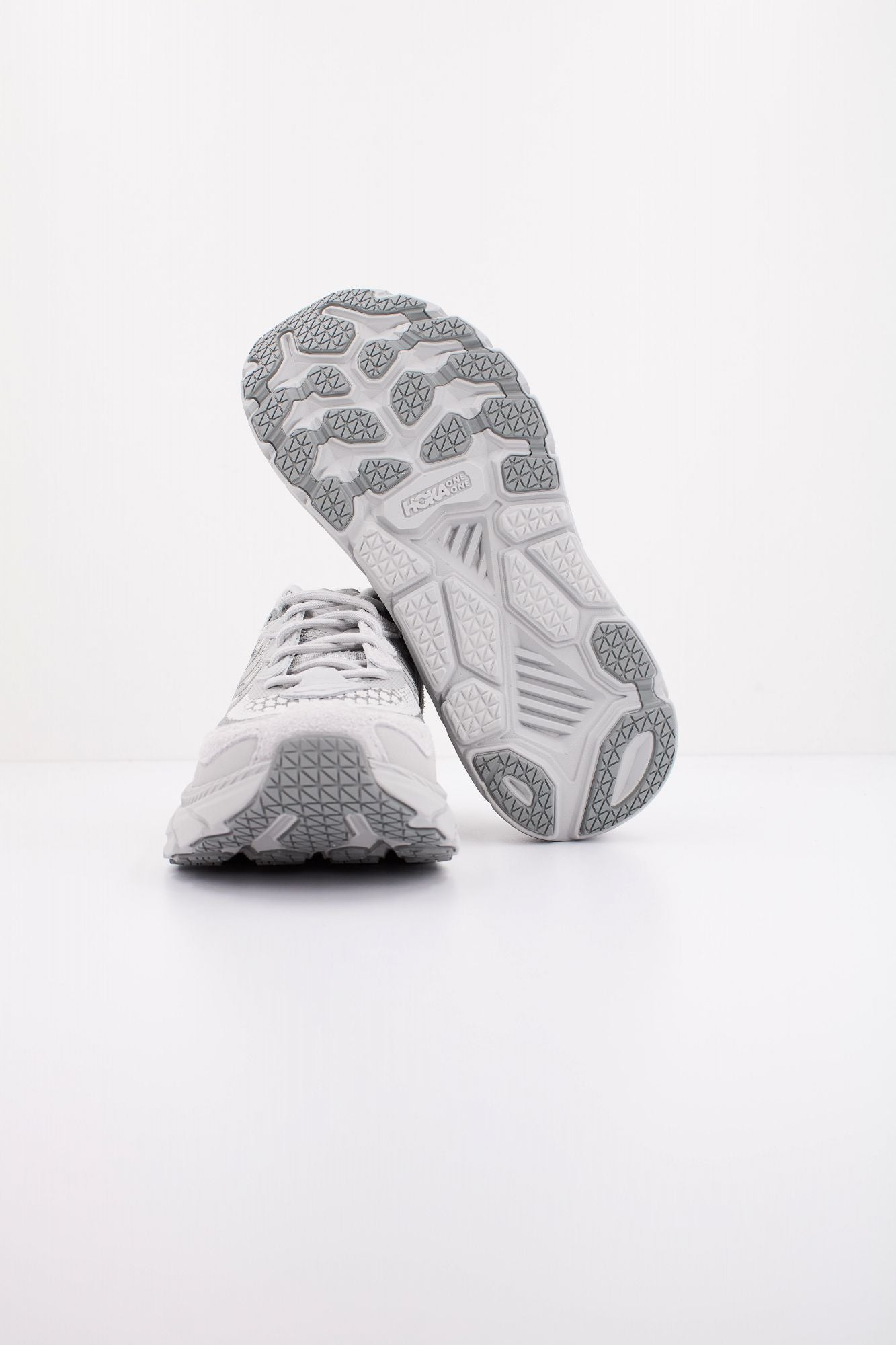 HOKA U CLIFTON LS en color GRIS (4)