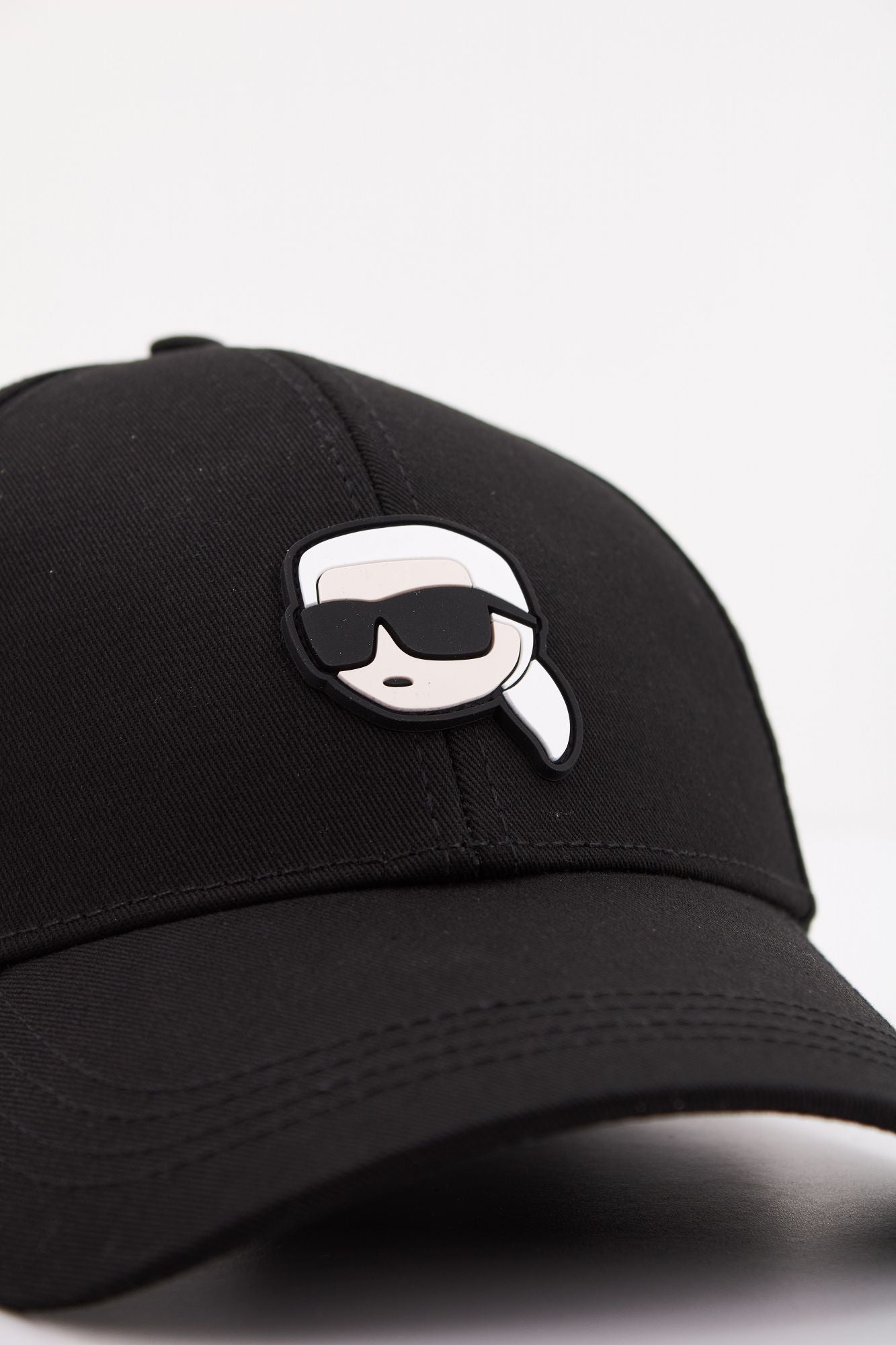 KARL LAGERFELD K/IKONIK 2.0 CAP en color NEGRO (4)