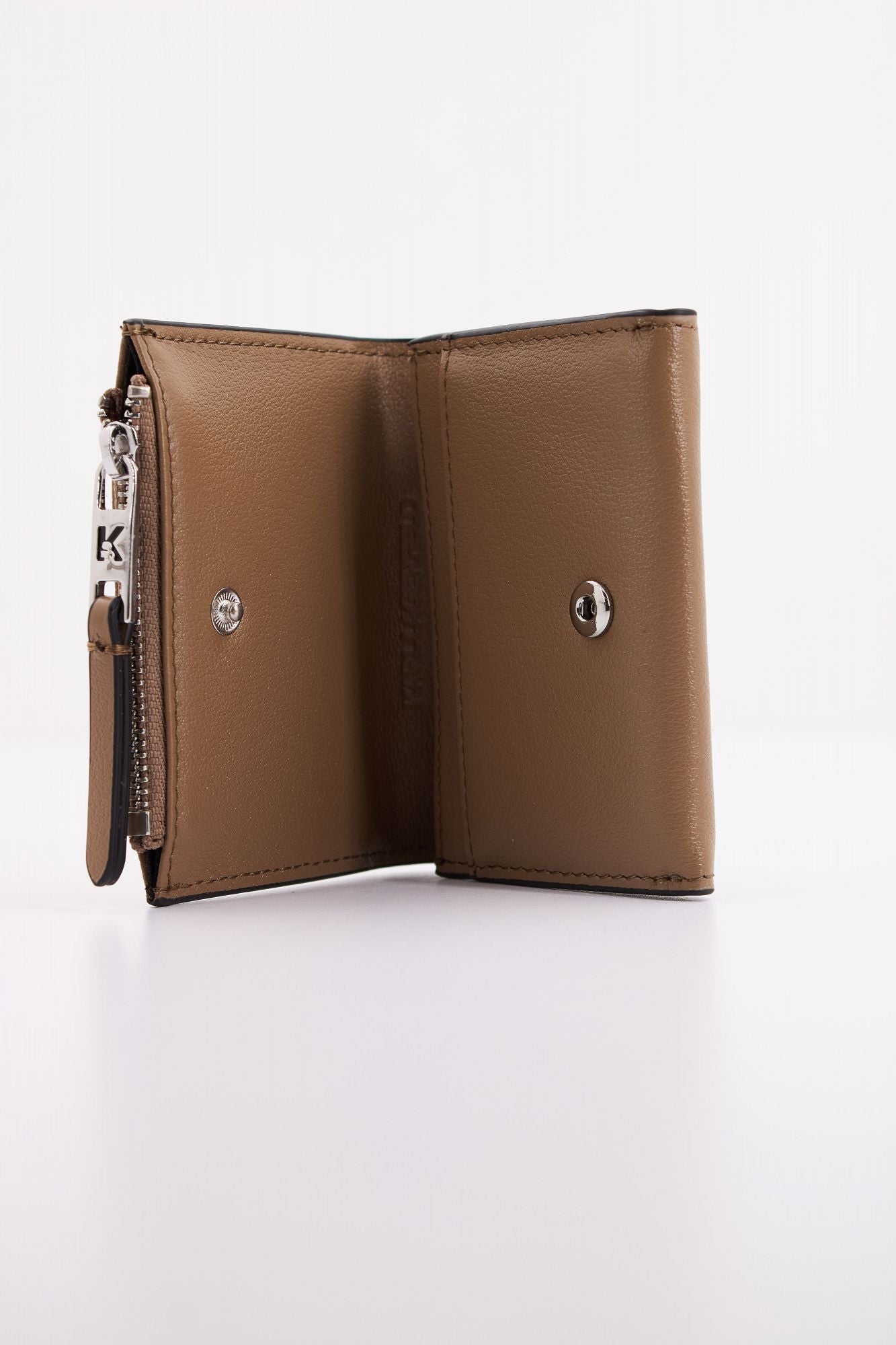 KARL LAGERFELD K/SIGNATURE 2.0 TRIFOLD ZI en color MARRON (4)