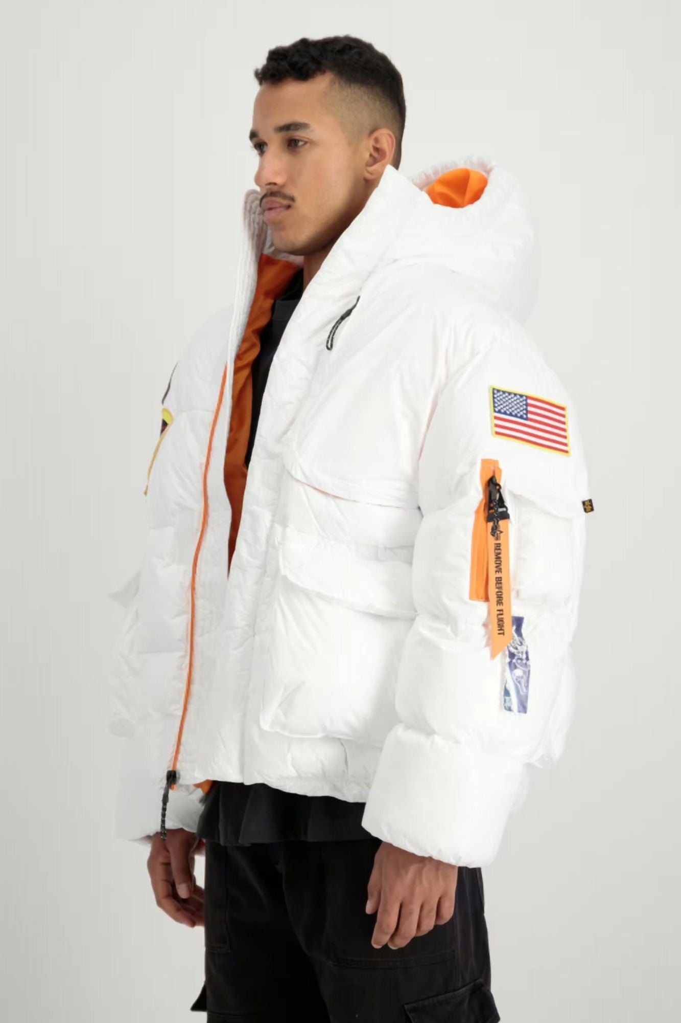 ALPHA INDUSTRIES NASA PUFFER ARTEMIS en color BLANCO (3)