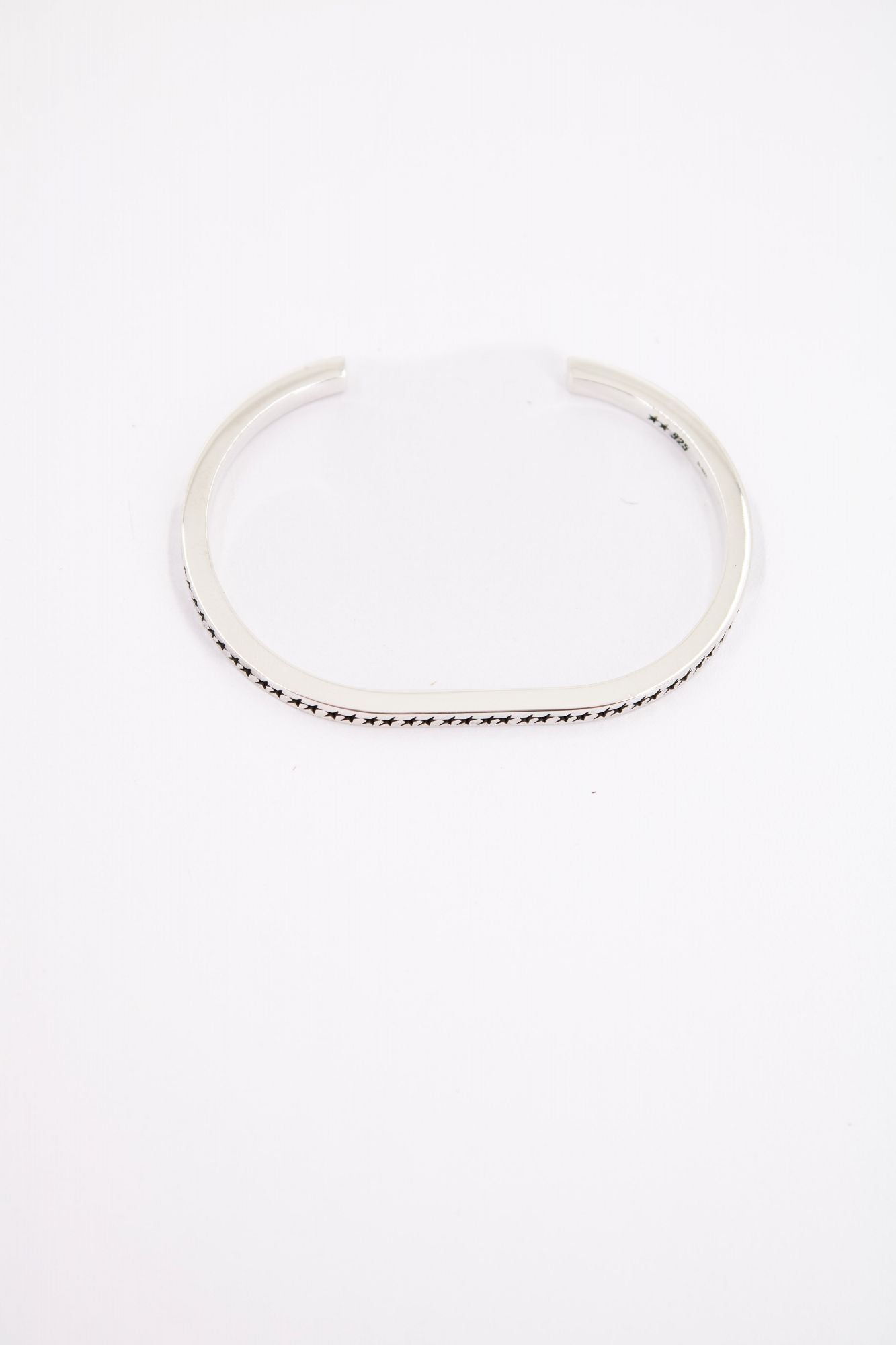 TWOJEYS  ICON MONOGRAM BANGLE S en color PLATA (2)