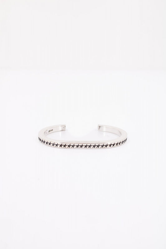 TWOJEYS ICON MONOGRAM BANGLE en color PLATA (1)