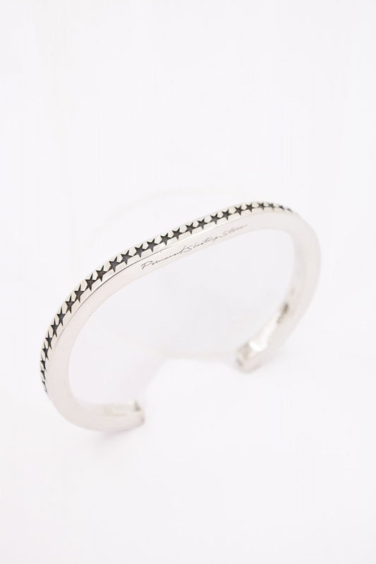 TWOJEYS ICON MONOGRAM BANGLE en color PLATA (2)