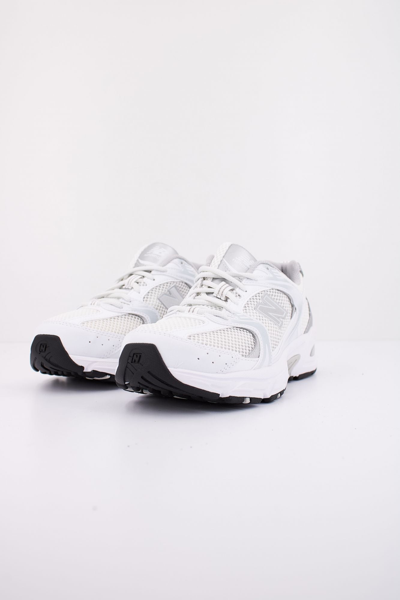 NEW BALANCE MR530 EMA en color BLANCO (2)