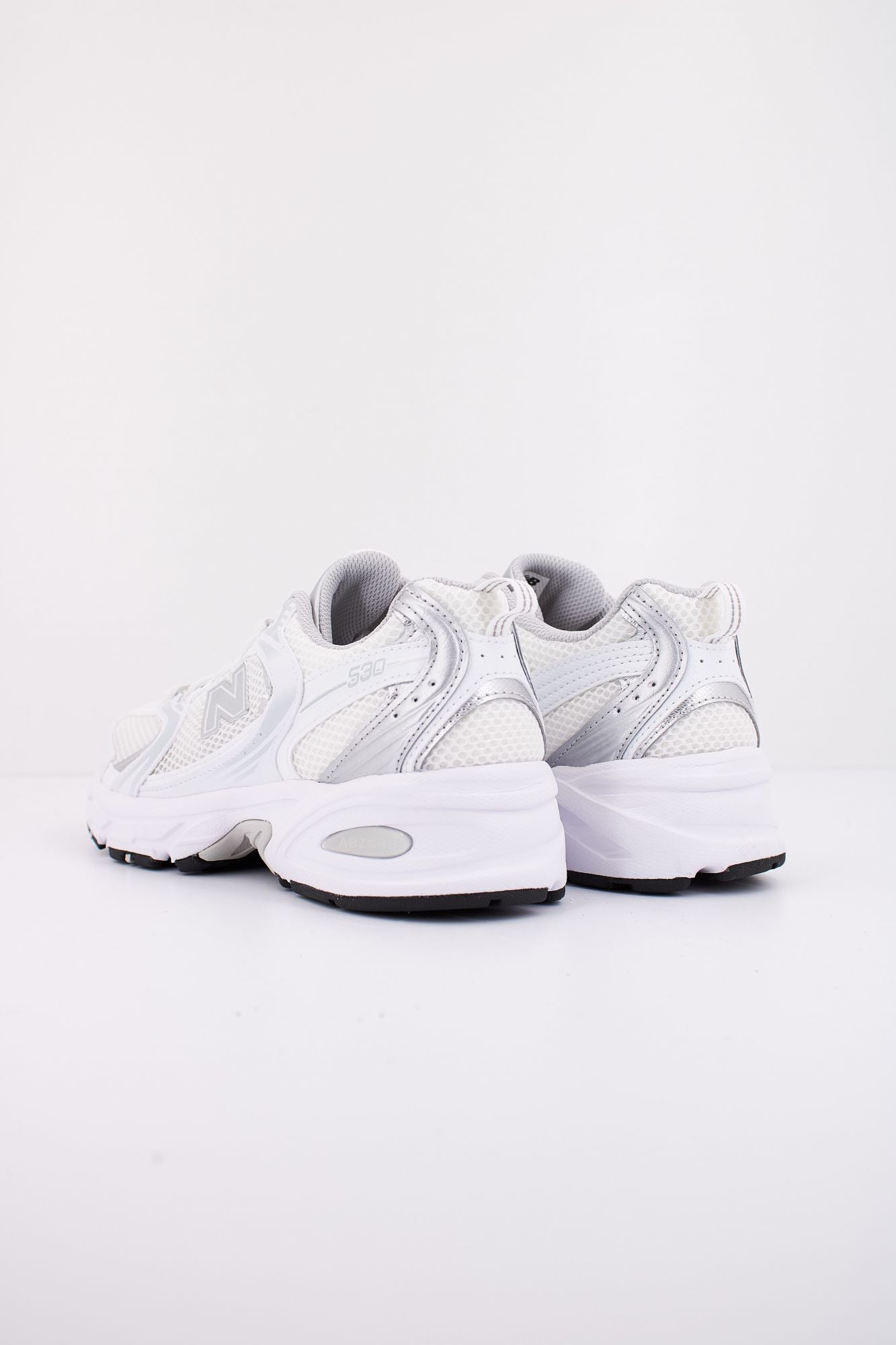 NEW BALANCE MR530 EMA en color BLANCO (4)