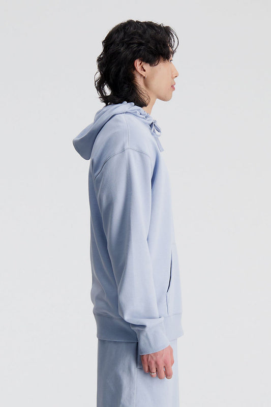 NEW BALANCE TERRY HOODIE en color AZUL (2)