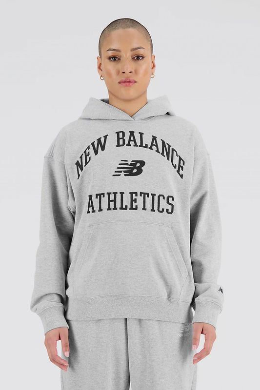 NEW BALANCE ATHLETICS VARSITY HOODIE en color GRIS (1)