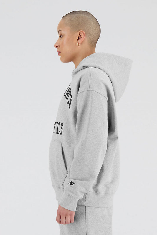 NEW BALANCE ATHLETICS VARSITY HOODIE en color GRIS (2)