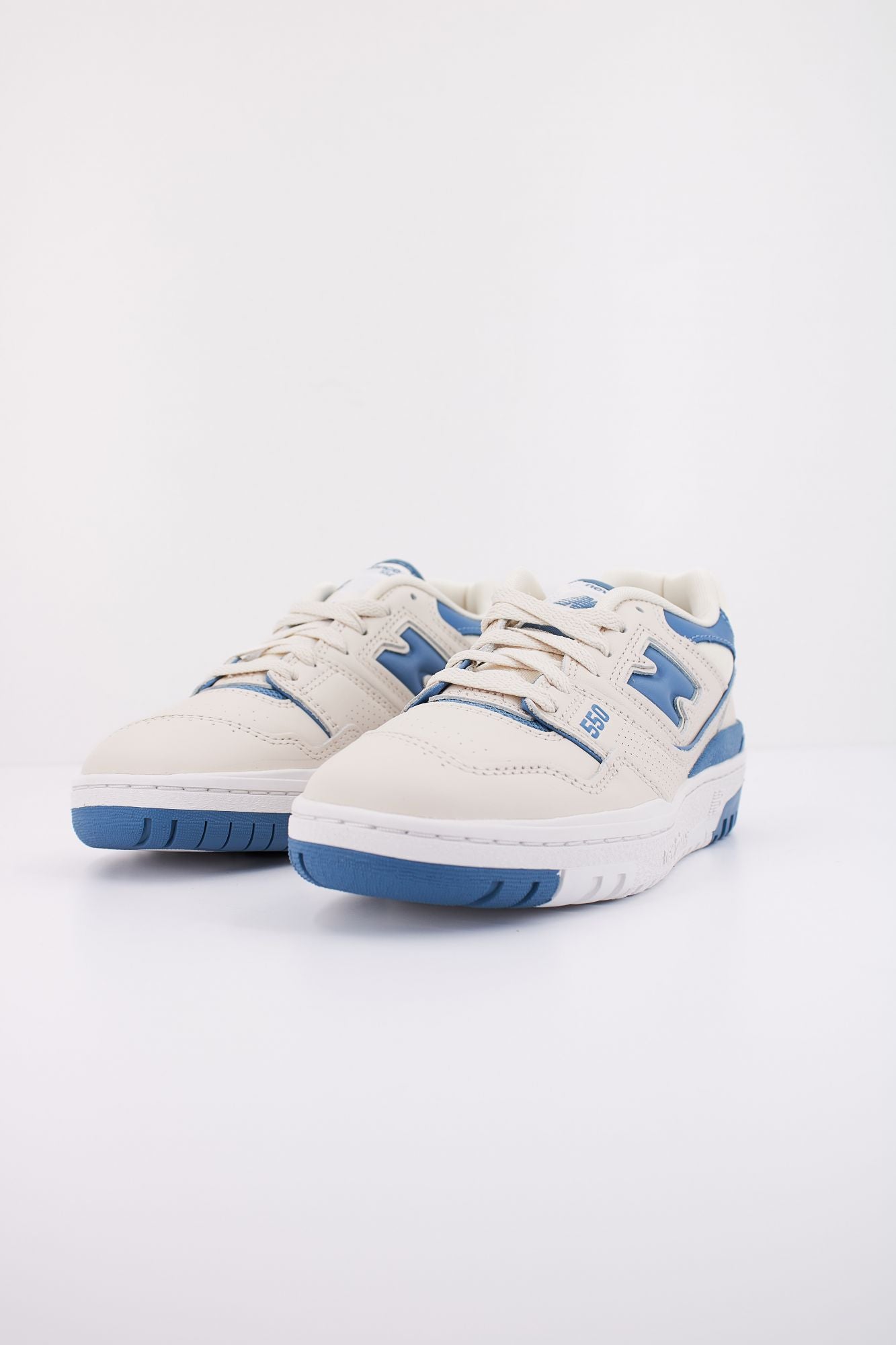 NEW BALANCE BBW550 en color BEIS (2)