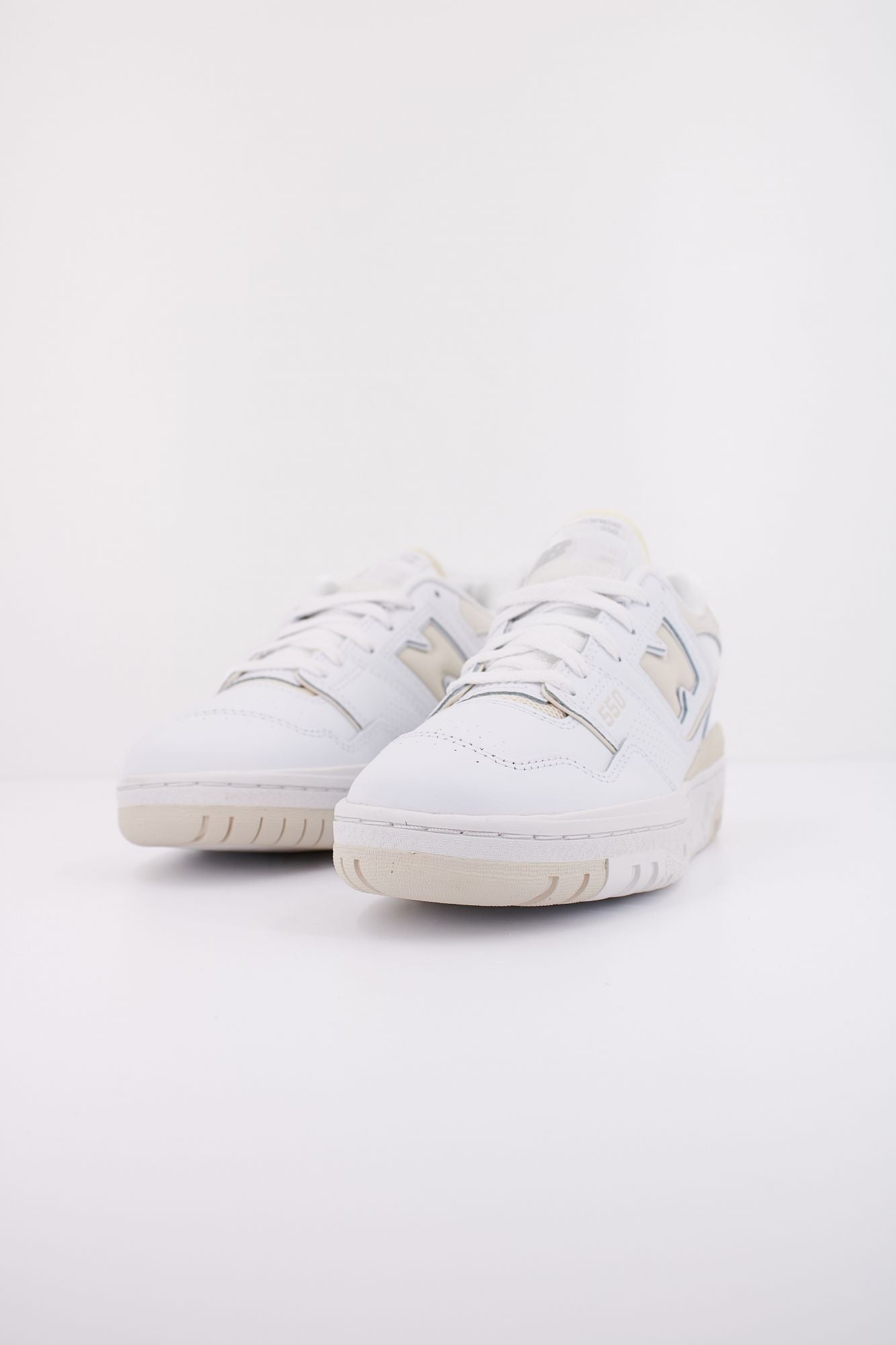 NEW BALANCE BBW550 BK en color BLANCO (2)