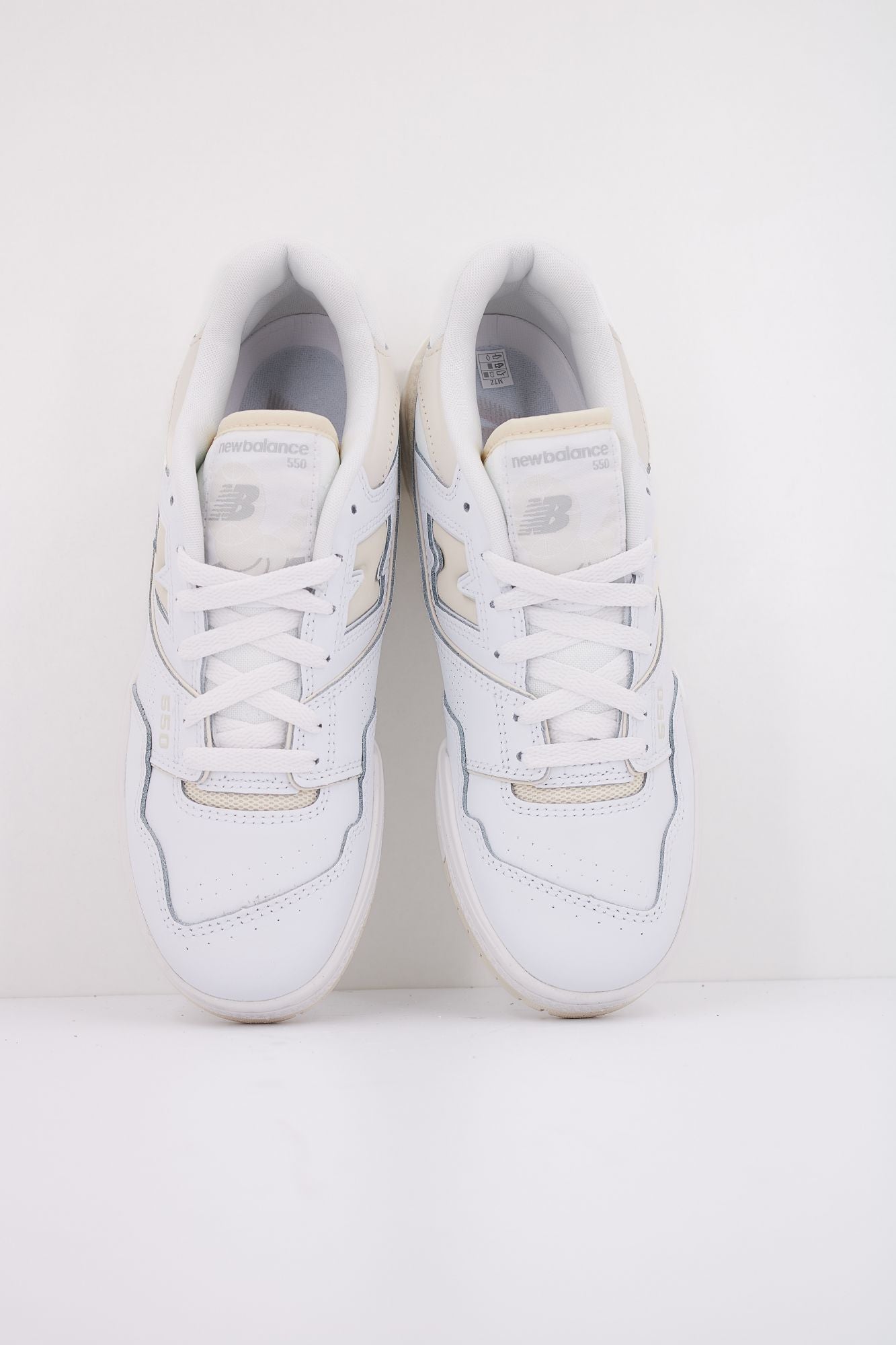 NEW BALANCE BBW550 BK en color BLANCO (3)