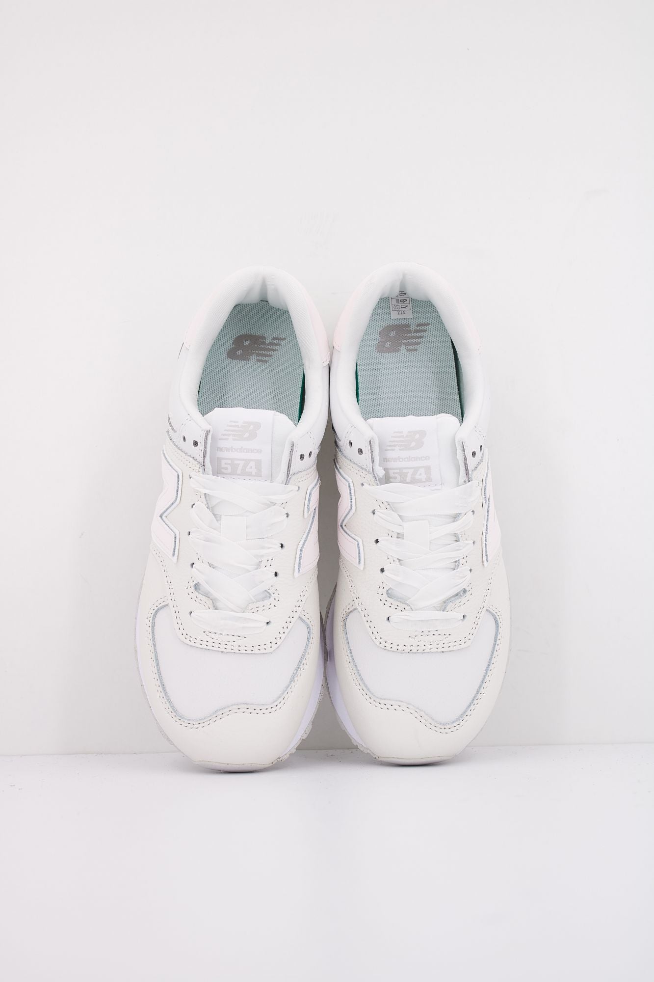 NEW BALANCE WL574 FJ2 en color BLANCO (3)