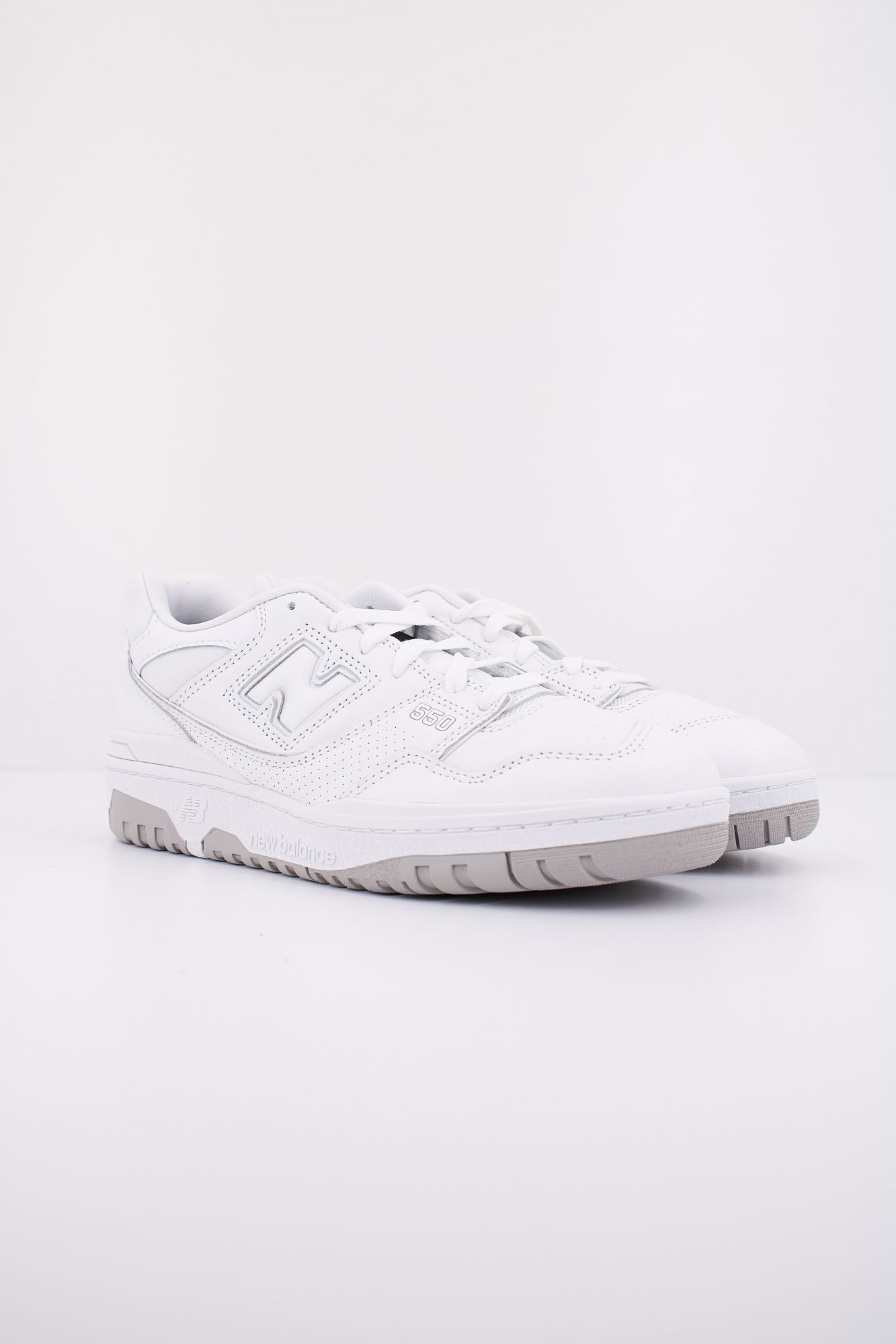 NEW BALANCE BB550 PB1 en color BLANCO (2)