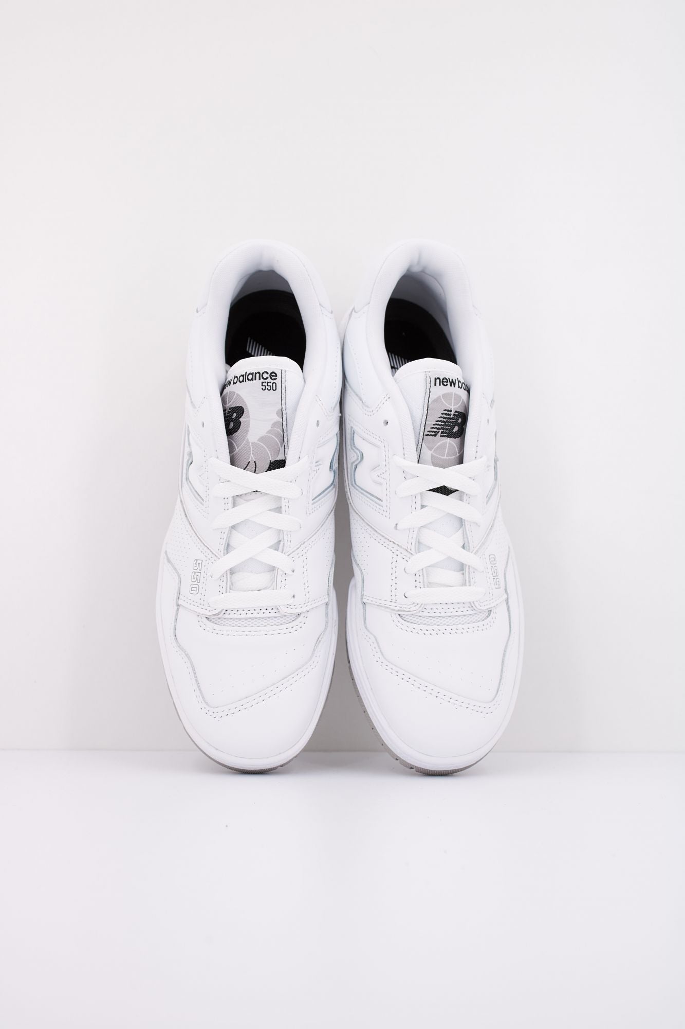 NEW BALANCE BB550 PB1 en color BLANCO (3)