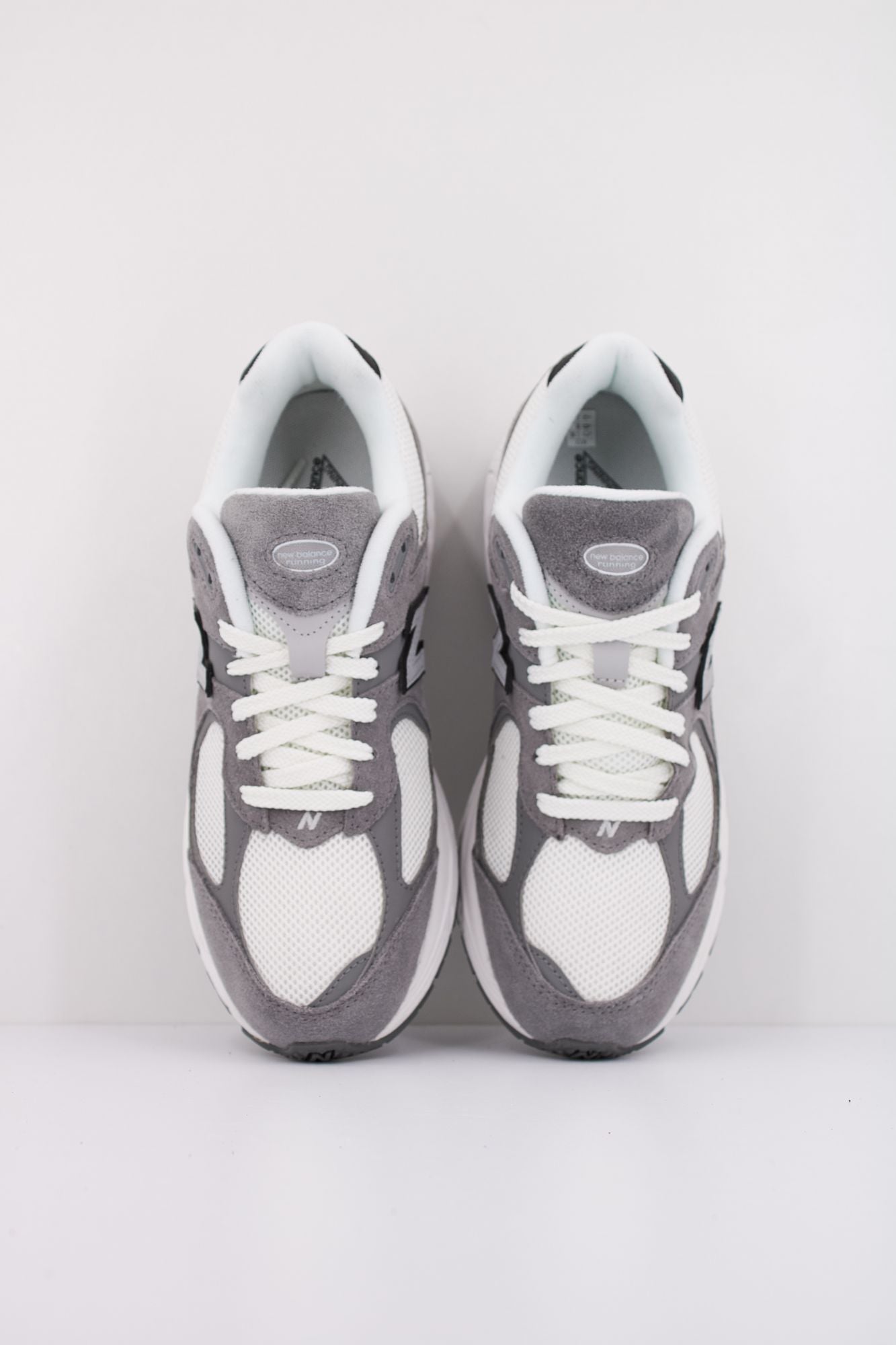 NEW BALANCE M2002 RRD en color GRIS (3)