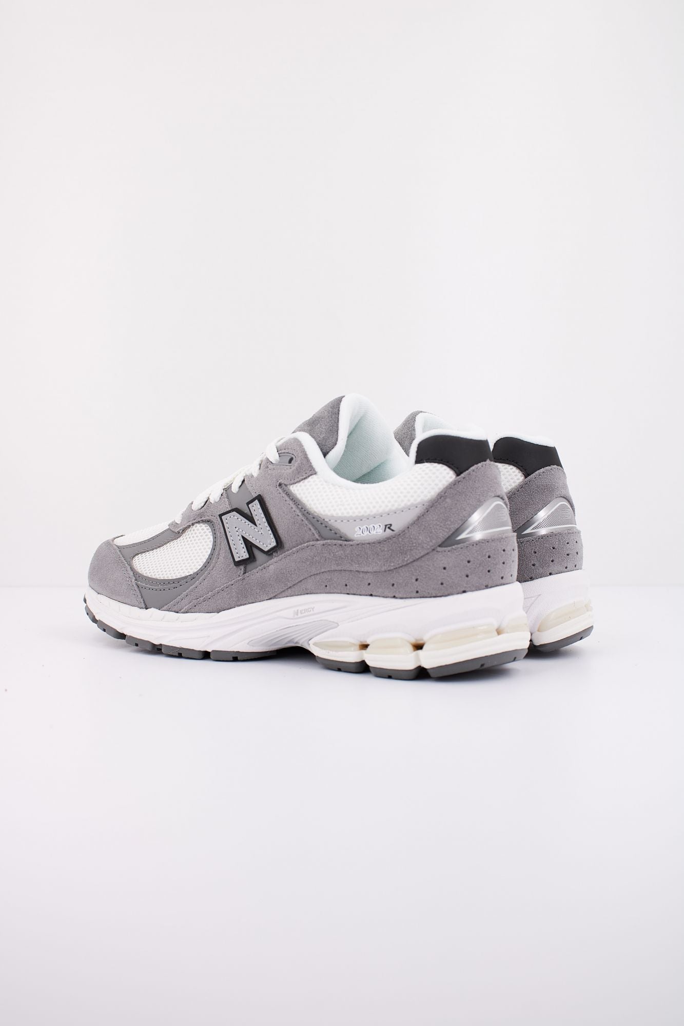 NEW BALANCE M2002 RRD en color GRIS (4)